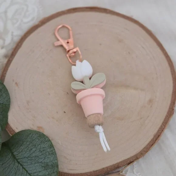 Tulip Bloom Keychain - Picture 3 of 4